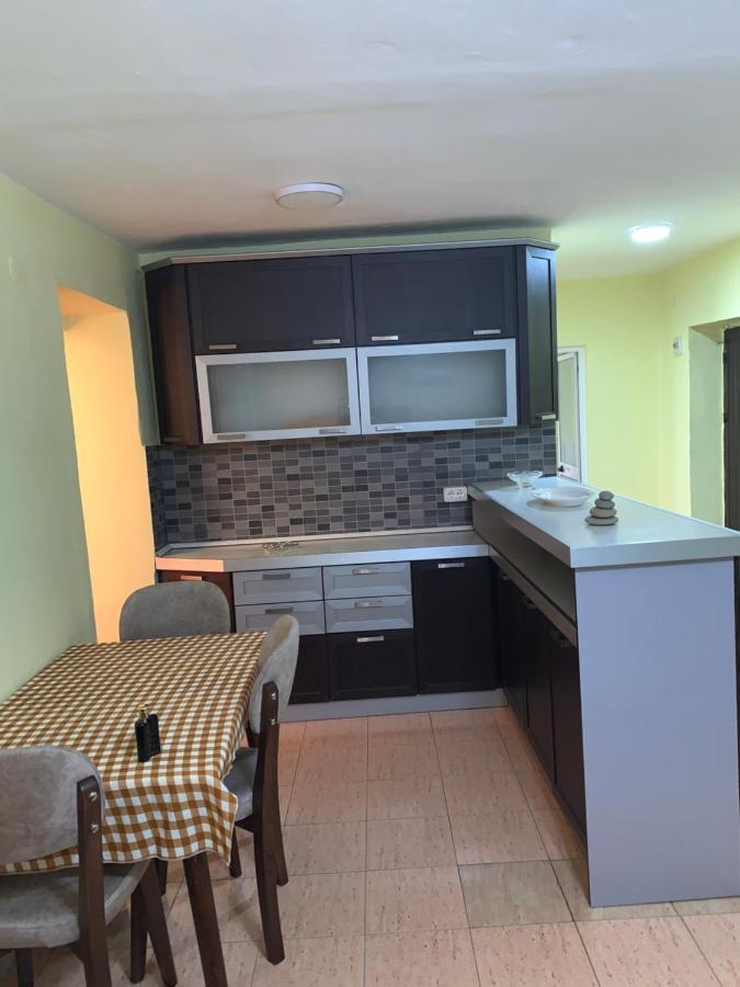 Apartment In The Heart Of Тирана Экстерьер фото